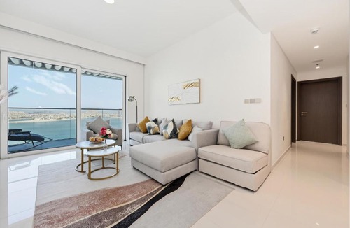 Dubai Marina Apartment | Luxury 2BR Emaar Beachfront with Private Beach & Infinity Pool, Palm Jumeirah & Atlantis Views