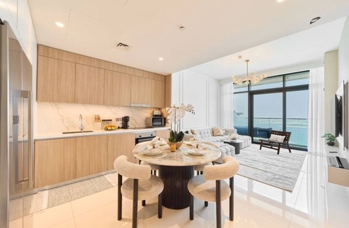 Dubai Marina Apartment | Luxury 2BR in Beach Vista With Stunning Palm Views