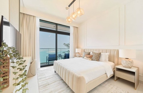 Dubai Marina Apartment | Luxury 2BR in Beach Vista With Stunning Palm Views