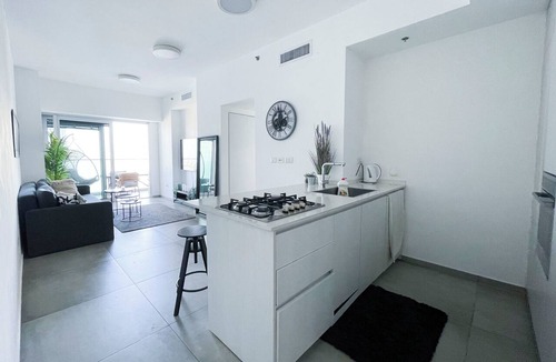Tel Aviv Apartment | Luxury 2BR + Living Room Apartment - 30th Floor - Midtown Tel Aviv
