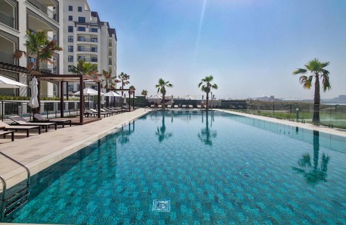 Abu Dhabi Apartment | Luxury 2BR + Maid | Balcony | Yas Golf