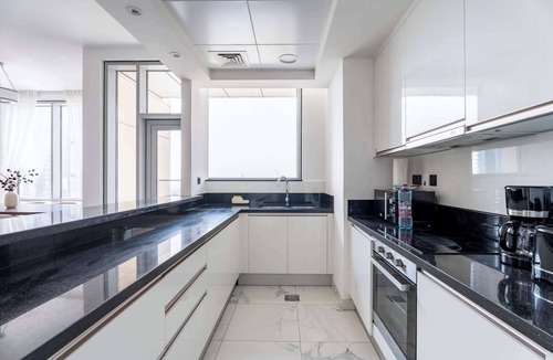 Business Bay Apartment | Luxury 2BR with Canal & Pool View Nr Downtown