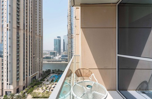 Business Bay Apartment | Luxury 2BR with Canal & Pool View Nr Downtown