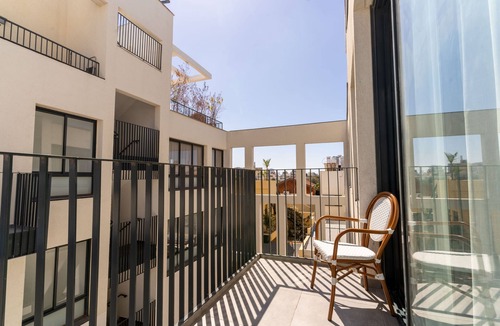 Old North Apartment | Luxury 3 Rooms Apt Balcony Parking | HaKerem A43