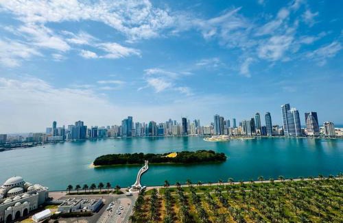 Al Majaz Apartment | Luxury 3BR Sea Skyline View Noor