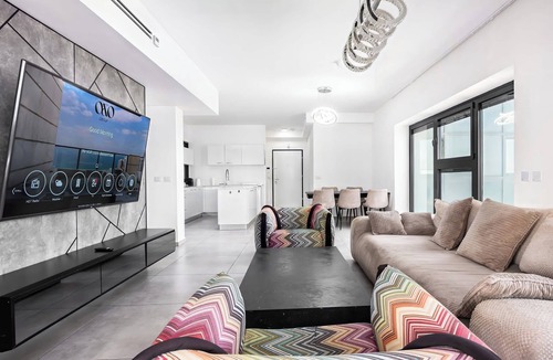 Bat Yam Apartment | Luxury 4BR Tower w/Panoramic Sea View | Mamad