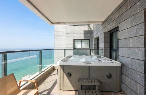 Bat Yam Apartment | Luxury 5BR Penthouse l Sea-View Balcony l Mamad