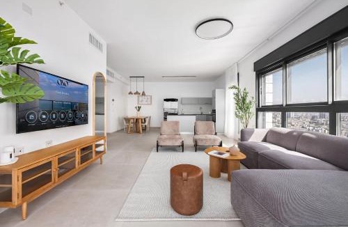Bat Yam Apartment | Luxury 5BR Penthouse l Sea-View Balcony l Mamad