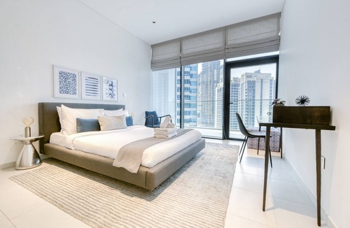 Downtown Dubai Apartment | Luxury Apt W/Burj Khalifa Vw & Dubai Canal Access