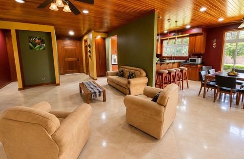 Fortuna House | Luxury Arenal Retreat, Steam Room, Jacuzzi & Stunning Volcano Views