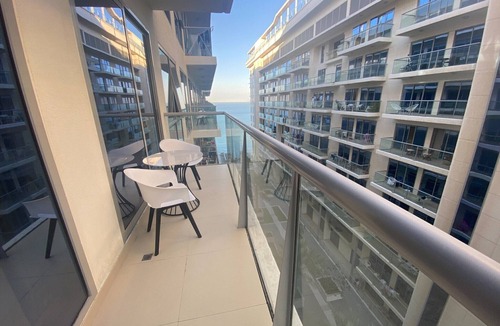Ras Al Khaimah Apartment | Luxury Beach apartment Sea Island Vacation UAE Dubai 4 Guests Comfortable Home