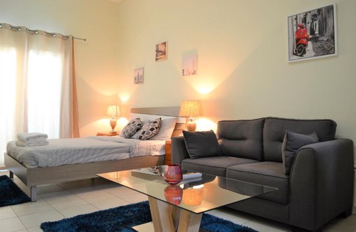 Discovery Gardens Apartment | Luxury Escapes - Budget-Friendly Studio Near Metro - MED67 DG