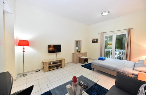 Discovery Gardens Apartment | Luxury Escapes - Budget-Friendly Studio Near Metro - MED67 DG