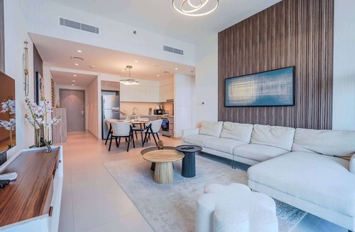 Dubai Apartment | Luxury High-Floor 1BR, Creek & Skyline View