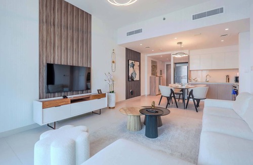 Dubai Apartment | Luxury High-Floor 1BR, Creek & Skyline View
