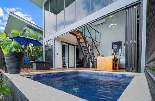 Penas Blancas House | Luxury jungle bungalow w/hot tub – Perfect for couples or small families