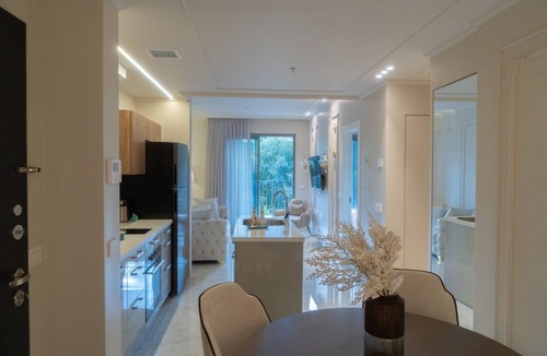 Mahane Israel Apartment | Luxury Oasis in JLM City Center!