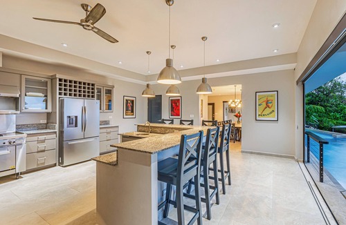 Ballena Villa | Luxury Ocean-View Villa 6 bdrm Sleeps 14 Infinity Pool, Spa, Gameroom & Full A/C