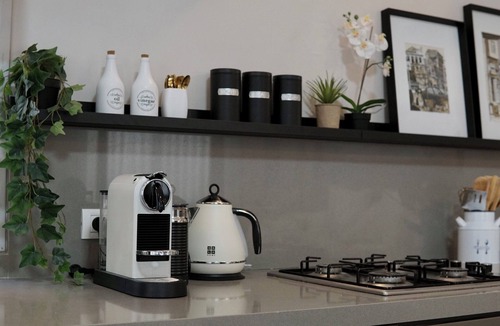 Tel Aviv Apartment | Luxury quiet studio in the heart of Dizengoff & large private backyard