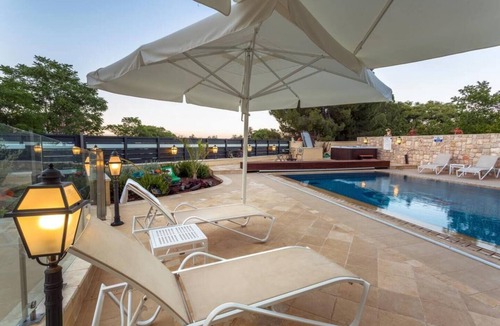 Rosh Pinna Villa | Luxury Romantic Villa with Jacuzzi and Pool