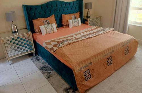 Al Majaz Apartment | Luxury Royal 3-Bedroom Apartment with Garden View opposite to Safiya Park