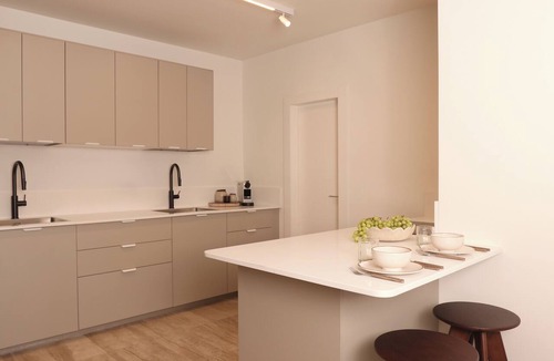 Netanya Apartment | Luxury Seafront Apartment – Nitza 8, Netanya A spacious 4-bedroom apartment (140 m²) with a direct, breathtaking view of the Mediterranean Sea. Fully renovated in 2025 with attention to every detail: Brand new beds with maximum comfort Hi