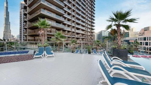 Madinat Zayed Apartment | Luxury Studio Retreat! Heart of Downtown Dubai!