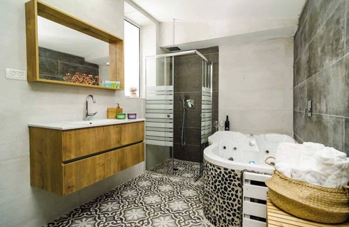 Tiberias Old City Cabin | Luxury Suite in Tiberias