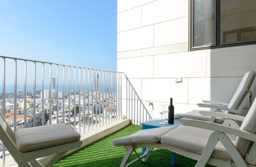Tel Aviv City Center Apartment | Luxury Tower 2 Bedroom with *King Master* *High Floor* Parking