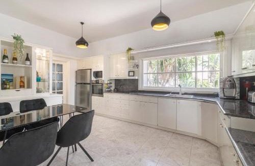 Rishon LeTsiyon Villa | Luxury Villa 6BR with Swimming Pool by Beach - Villa Costa