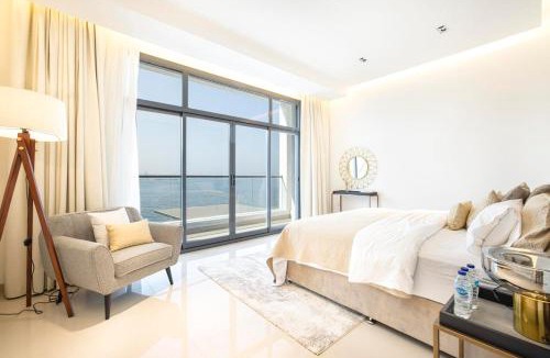 Sharm Villa | Luxury Villa 8 BR Sea and Mountain View with infinity pool - Al Dana Island Fujairah