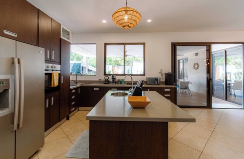 Carmen Villa | Luxury Villa Ayola Steps to Beach, Dining & Markets