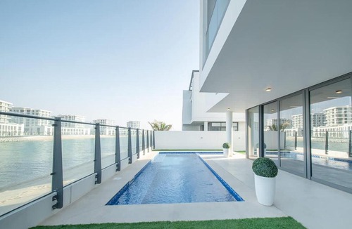 Al Hamriya Villa | Luxury Villa overlooking sea with private pool