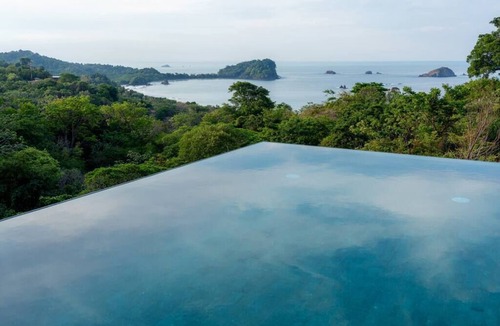 Manuel Antonio Villa | Luxury Villa w/2 Pools, A/C & Daily Breakfast Included! Ocean Views!