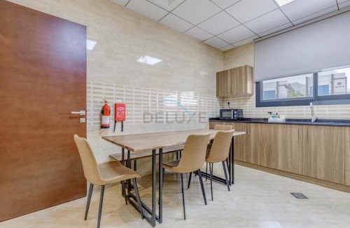 Sharm Apartment | Luxury Villa with Panoramic Sea and Mountain Views and Private Pool, Minutes Drive Away from Khorfakkan Waterfalls and Fujairah Crystal White Beaches, Al Dana Island, Fujairah by Deluxe Holiday Homes