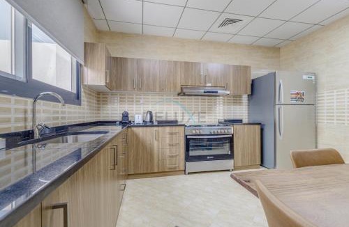 Sharm Apartment | Luxury Villa with Panoramic Sea and Mountain Views and Private Pool, Minutes Drive Away from Khorfakkan Waterfalls and Fujairah Crystal White Beaches, Al Dana Island, Fujairah by Deluxe Holiday Homes