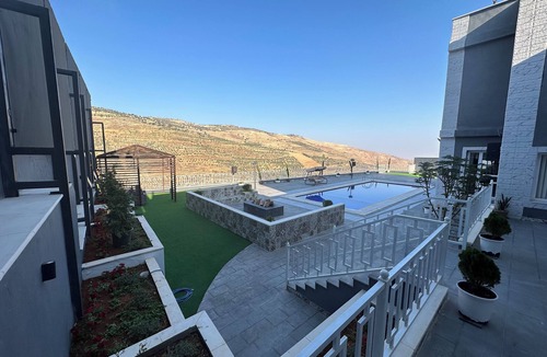 Suwailih Villa | Luxury villa with pool and amazing mountain view by Sama Petra