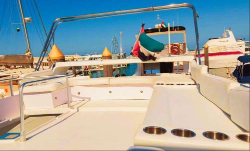 Jumeirah Boat Rental | luxury yachts