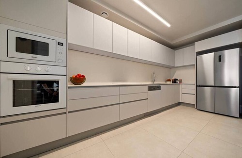 Jerusalem City Centre Apartment | Magical 2 Bedroom at the Saviyon View Tower in City Center w/Temple Mount View