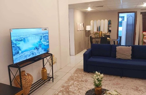 Al Majaz Apartment | Magnificent 3-Bedroom Apartment near Buhaira Corniche