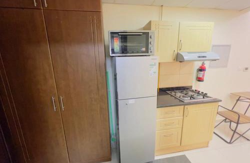 Dubai Sports City Apartment | Mahenti - Elite 1 · Large balcony with all u need