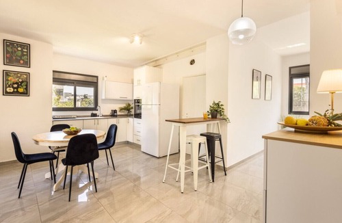 Haifa Apartment | MAMAD - Bahai Gardens Vista Apts by Sea N' Rent