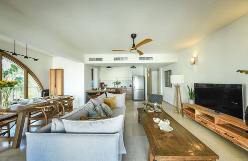 Jaffa Apartment | Mamad Breathtaking 3 BR Apt w Sea View in Central