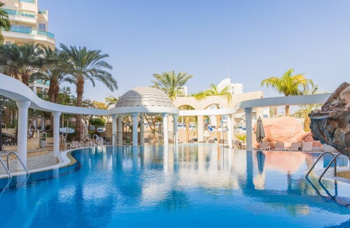 Eilat Apartment | Mamad Bright Eilat escape with balcony and pool