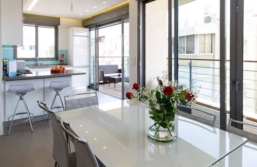 Tel Aviv Promenade Apartment | MAMAD Comfort 3BR & Balcony in City Center by FeelHome
