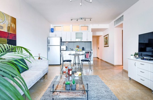 Jaffa Condo | Mamad Deluxe 2BR Apt w Pool in Historical Jaffa