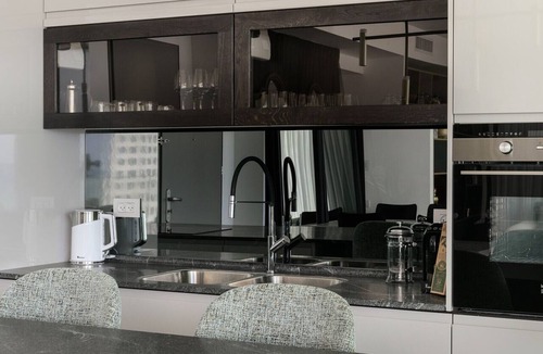 Kerem HaTeimanim Apartment | MAMAD Luxury 2BR with Terrace & Sea View by FeelHome