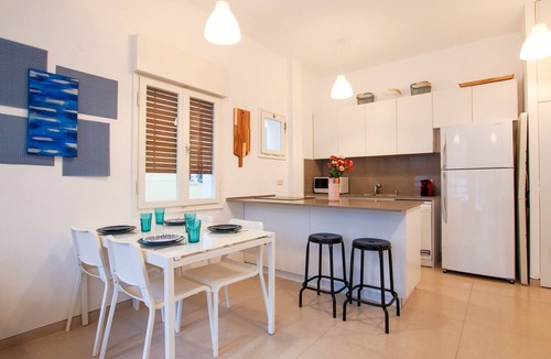 Tel Aviv City Center Apartment | MAMAD Trendy Apt & Balcony on Sheinkin Street by FeelHome