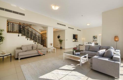 Dubai Villa | Manzil - 4BR Villa in Prime Location with Private Garden