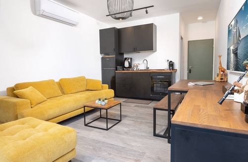 Gesher HaZiv Apartment | Margalit Luxury Suite: Heated Pool & BBQ
